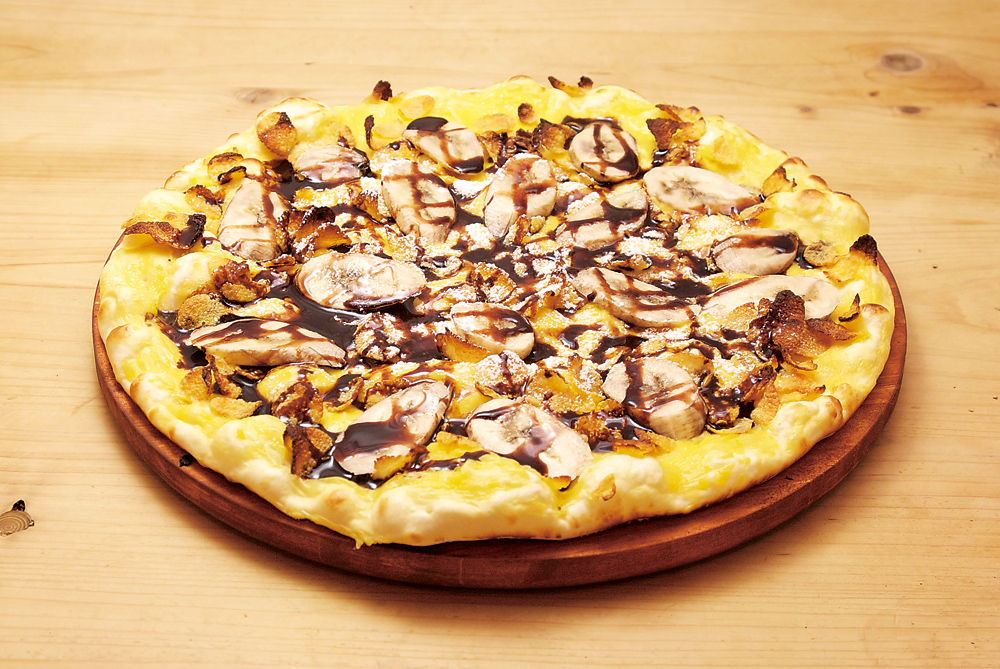 シェーキーズ チョコバナナのデザートピザ