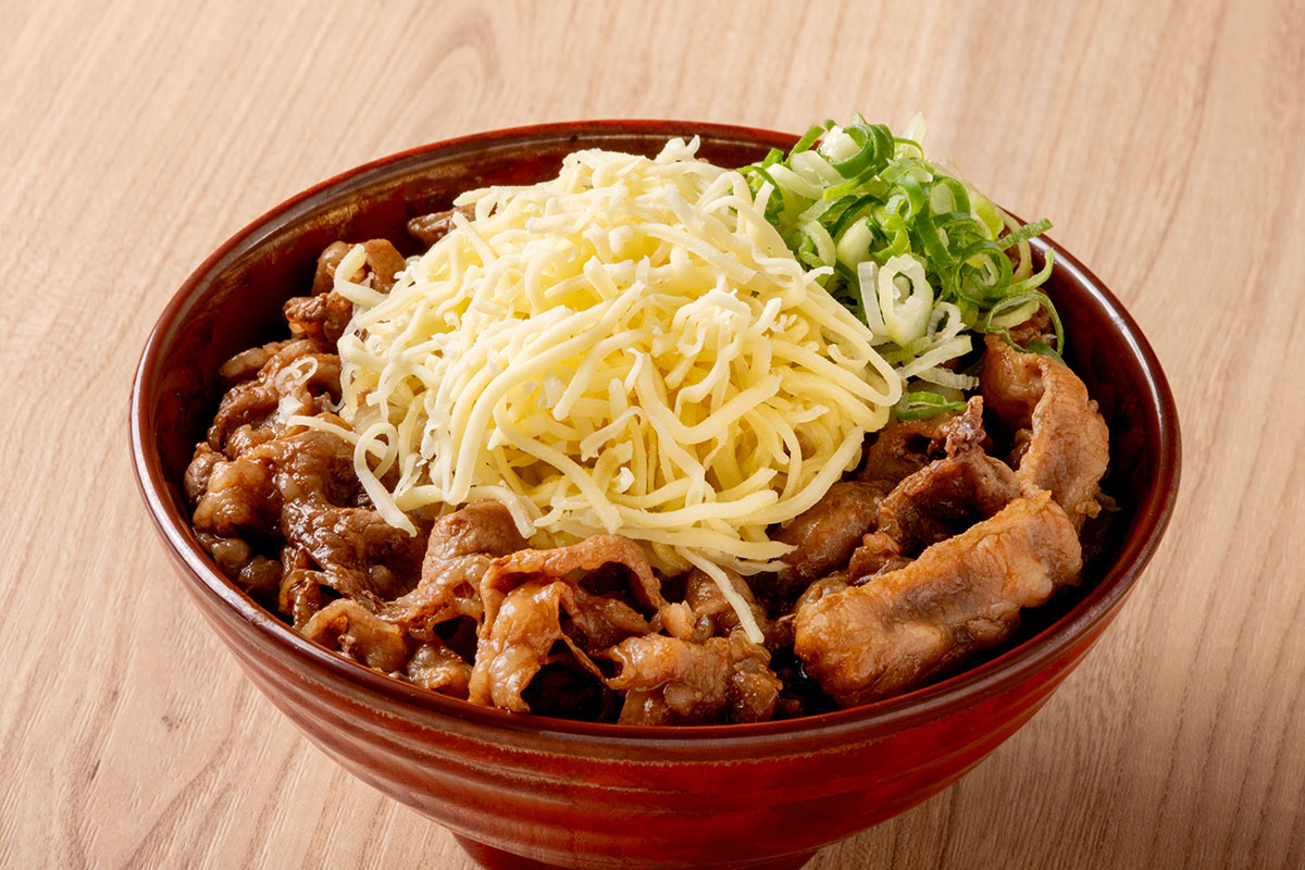 韓国カルビ丼とスンドゥブ 洞山 チーズ牛カルビ丼(味噌だれ)