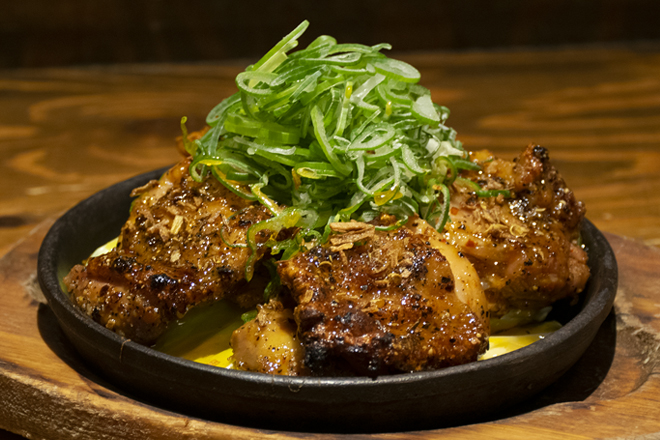 てけてけ 鶏もも肉のガーリックスパイス焼き