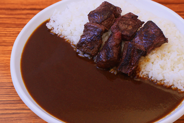 鉄板王国 ミックスカットステーキカレー Mix Cut Steak Curry