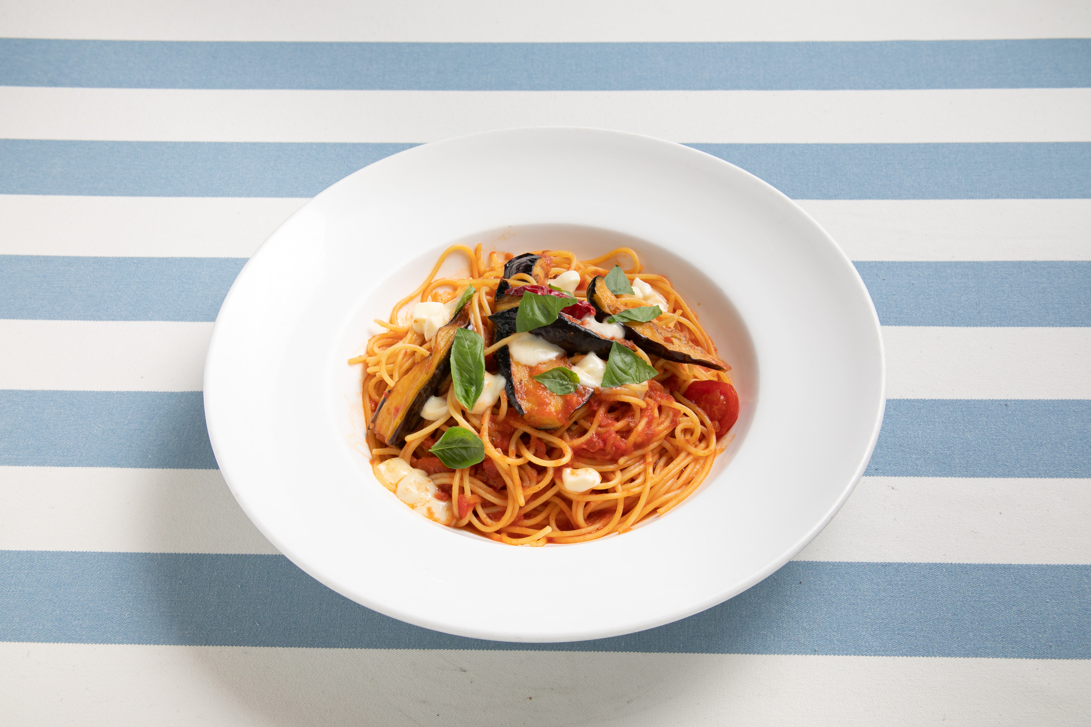 ピッツェリア マルデナポリ なすとトマトとモッツァレラチーズのスパゲッティ