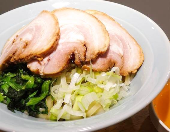 油そば研究所 チャーシューしお油そば(チャーシュー3枚)