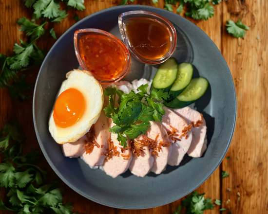 からだ喜ぶ！東京カオマンガイ 【目玉焼き】しっとりむね肉カオマンガイ [Fried Egg]Khaomangai(Chicken Breast)