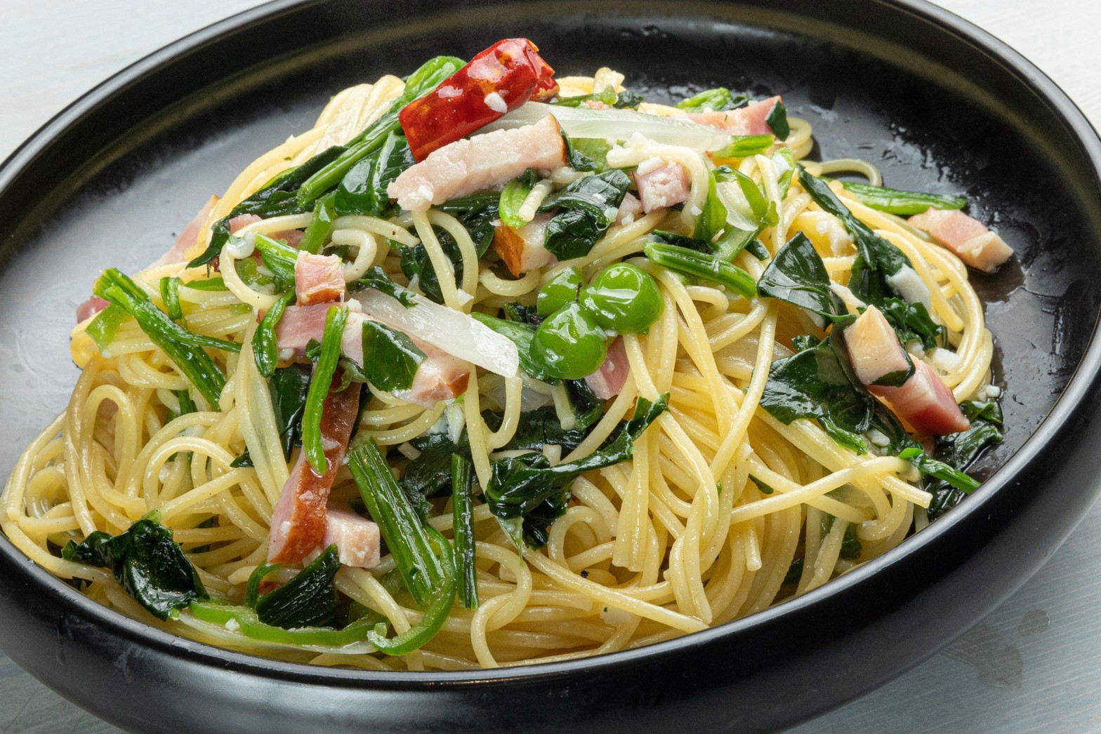 ココイロカフェ ほうれん草とベーコンのペペロンチーノ【オイル仕立て】