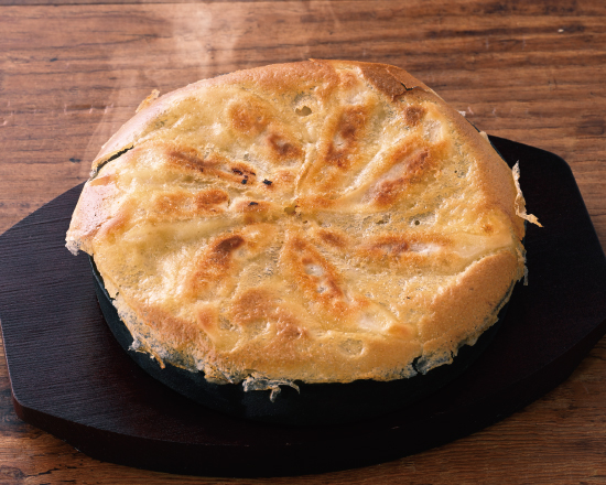 笑笑 当店自慢の博多鉄鍋餃子