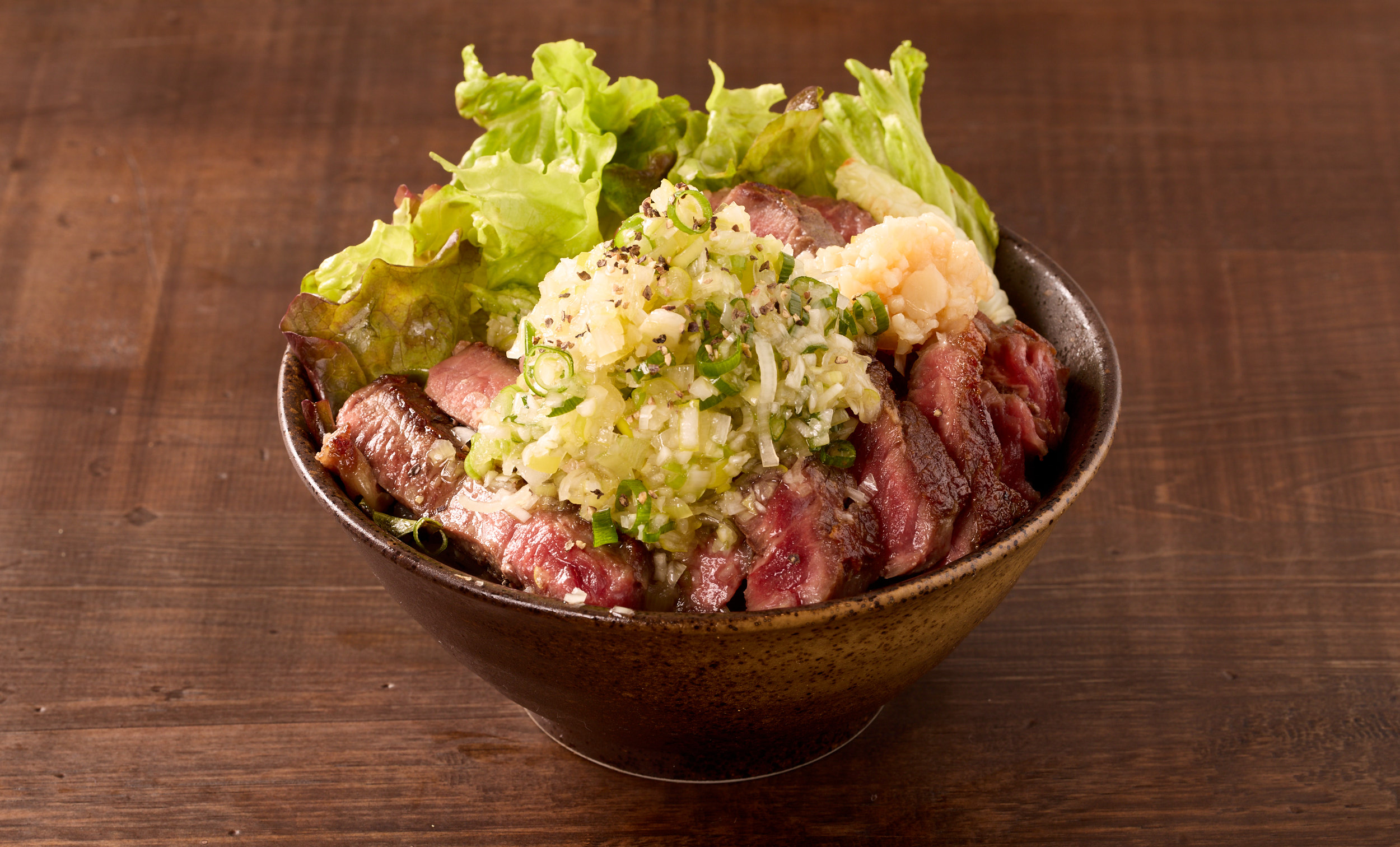 肉テロ!肉たらしくてぎゅう にんにくネギ塩のサーロインステーキ丼(100g) Garlic Green Onion Salt Sirloin Steak Bowl