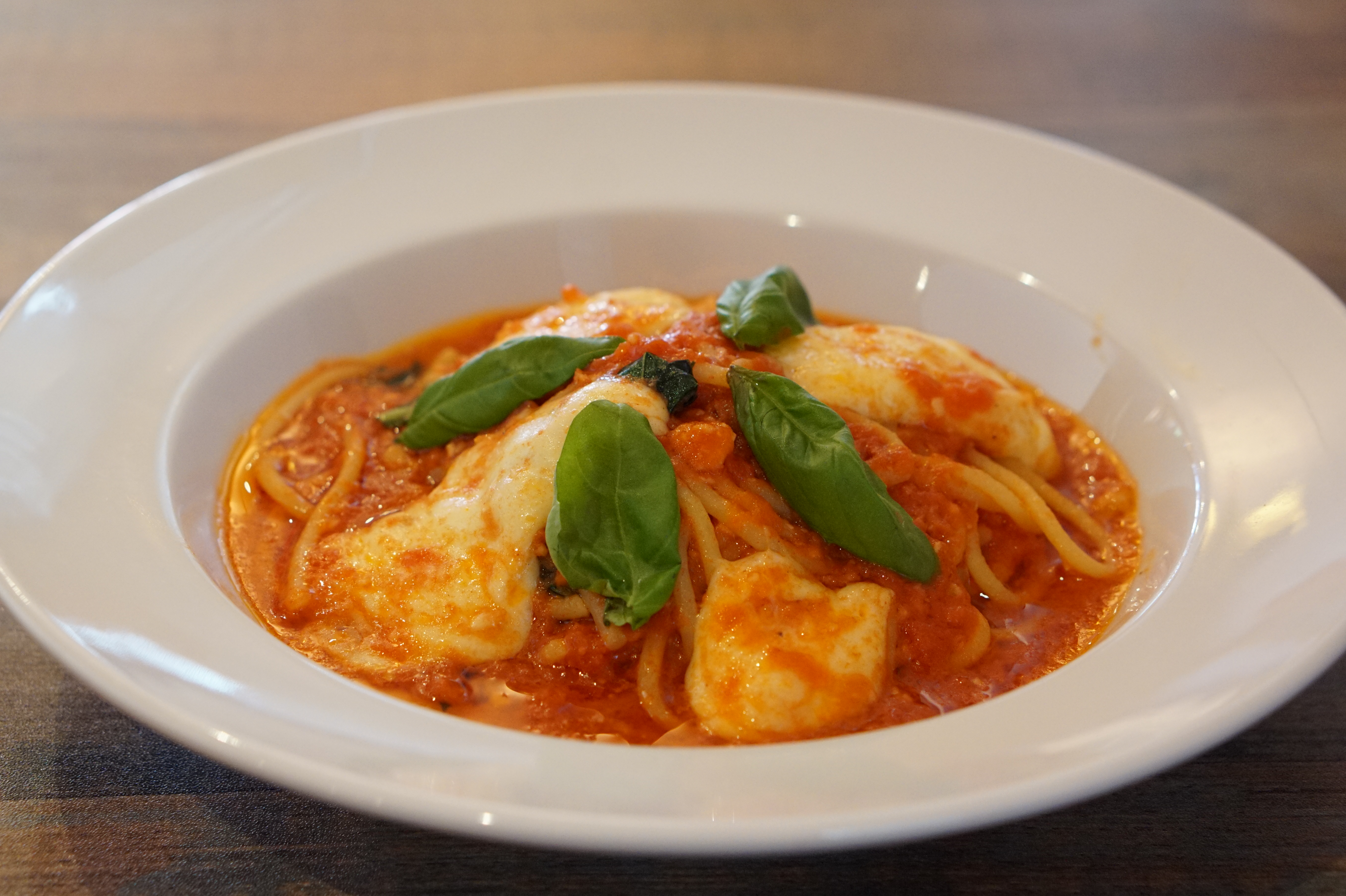 ピッツェリアマリノ イタリアントマトとモッツァレラチーズ