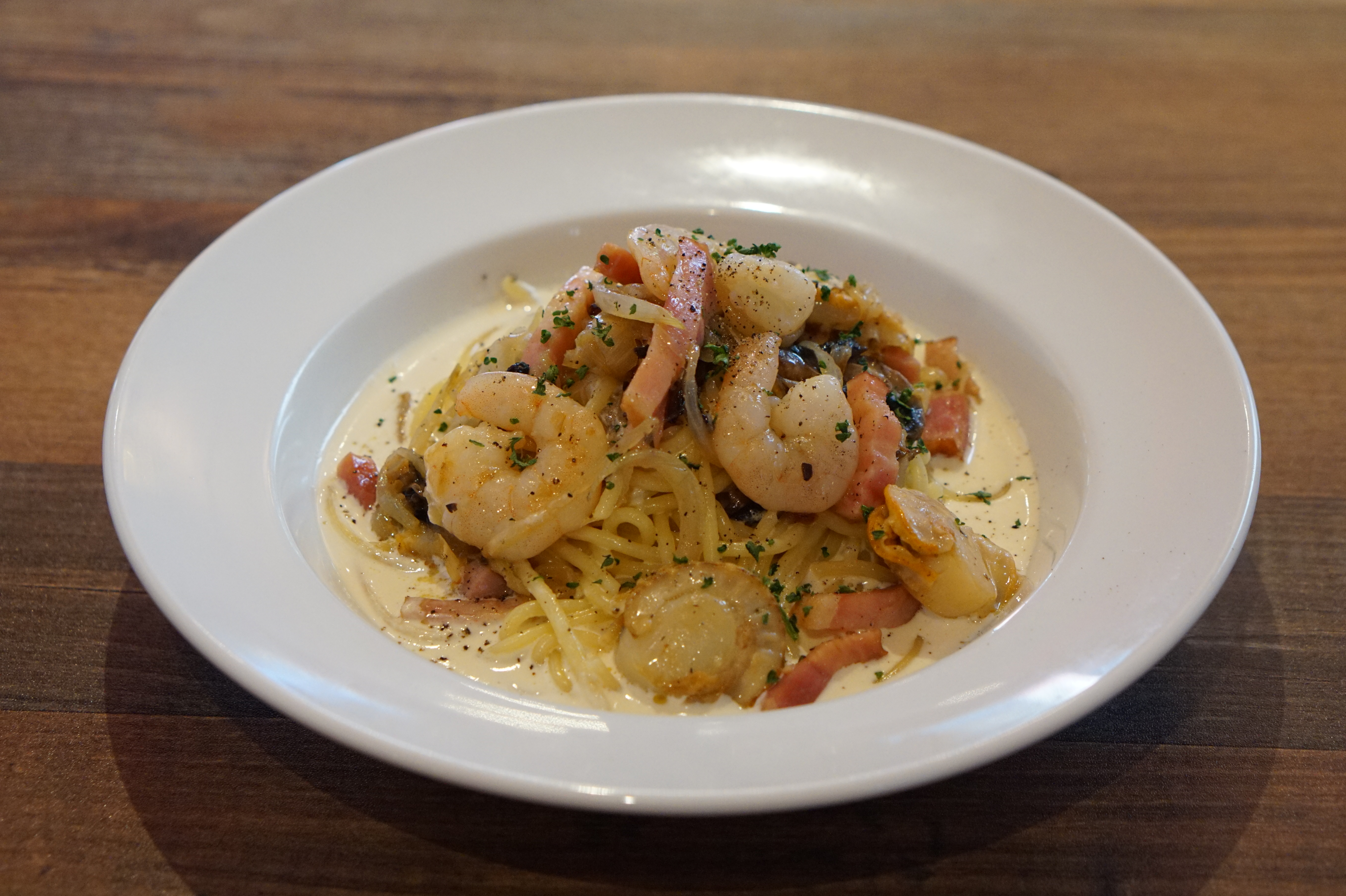 ピッツェリアマリノ 海老と帆立貝のクリームソース