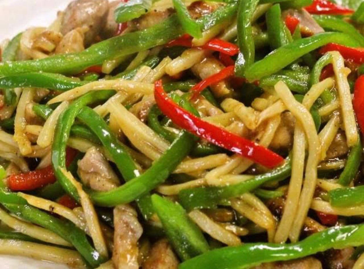 天鴻餃子房 チンジャオロース