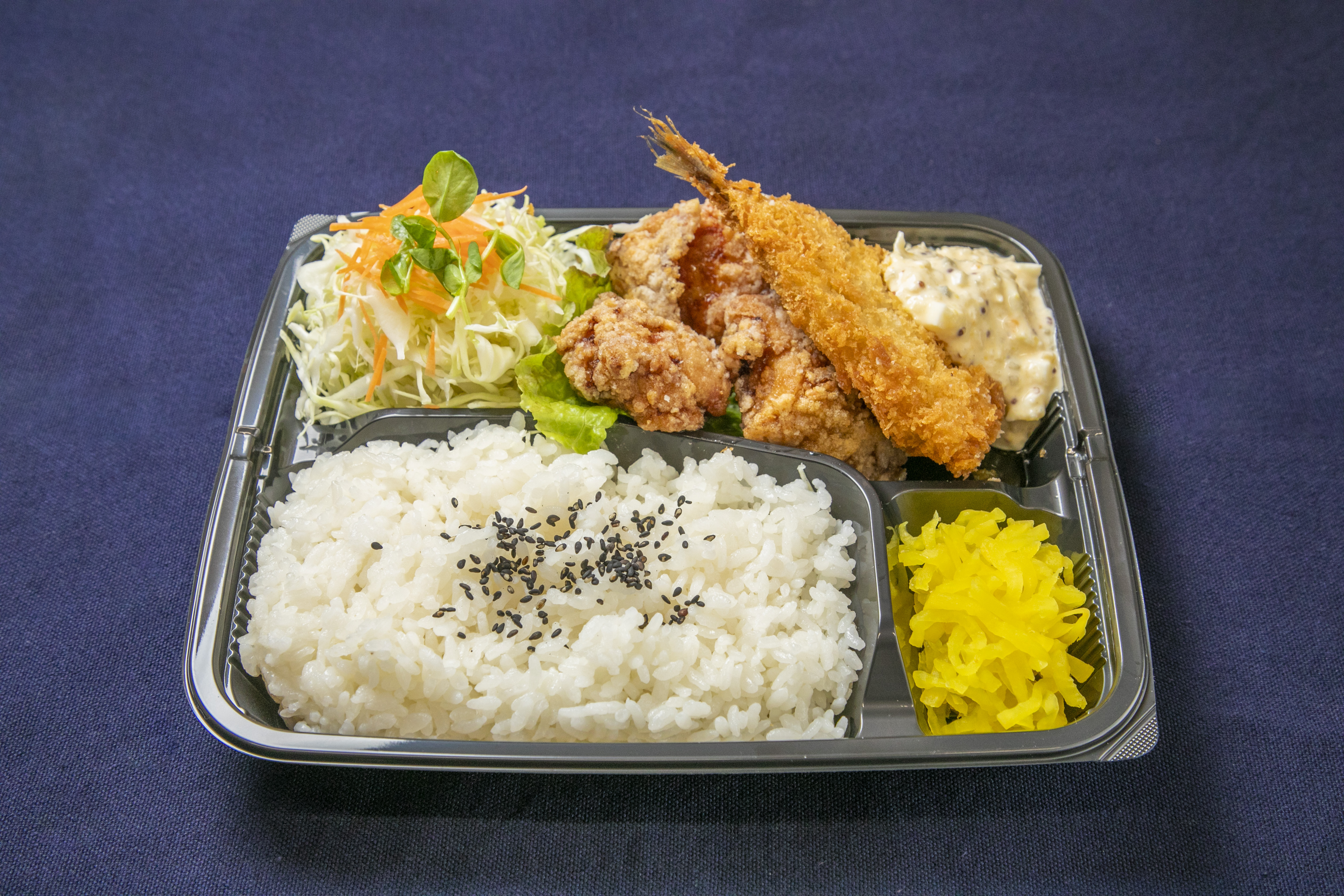 あじむどり ももカラアジフライ弁当