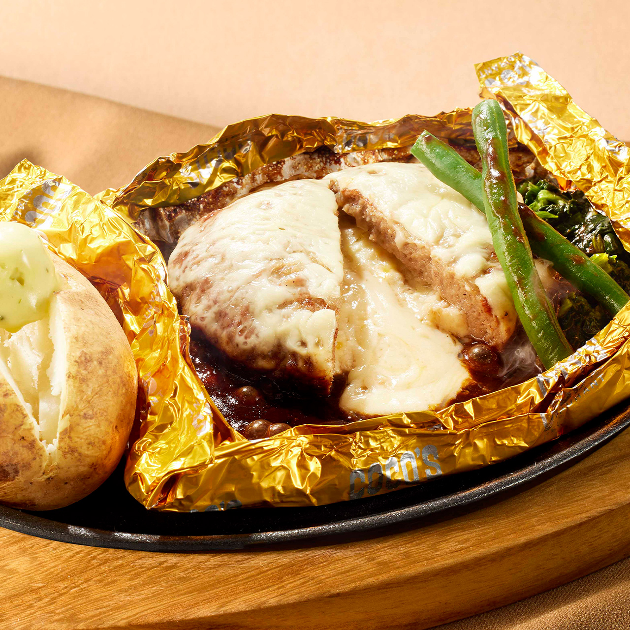 ココス 【155】6種チーズの包み焼きハンバーグ