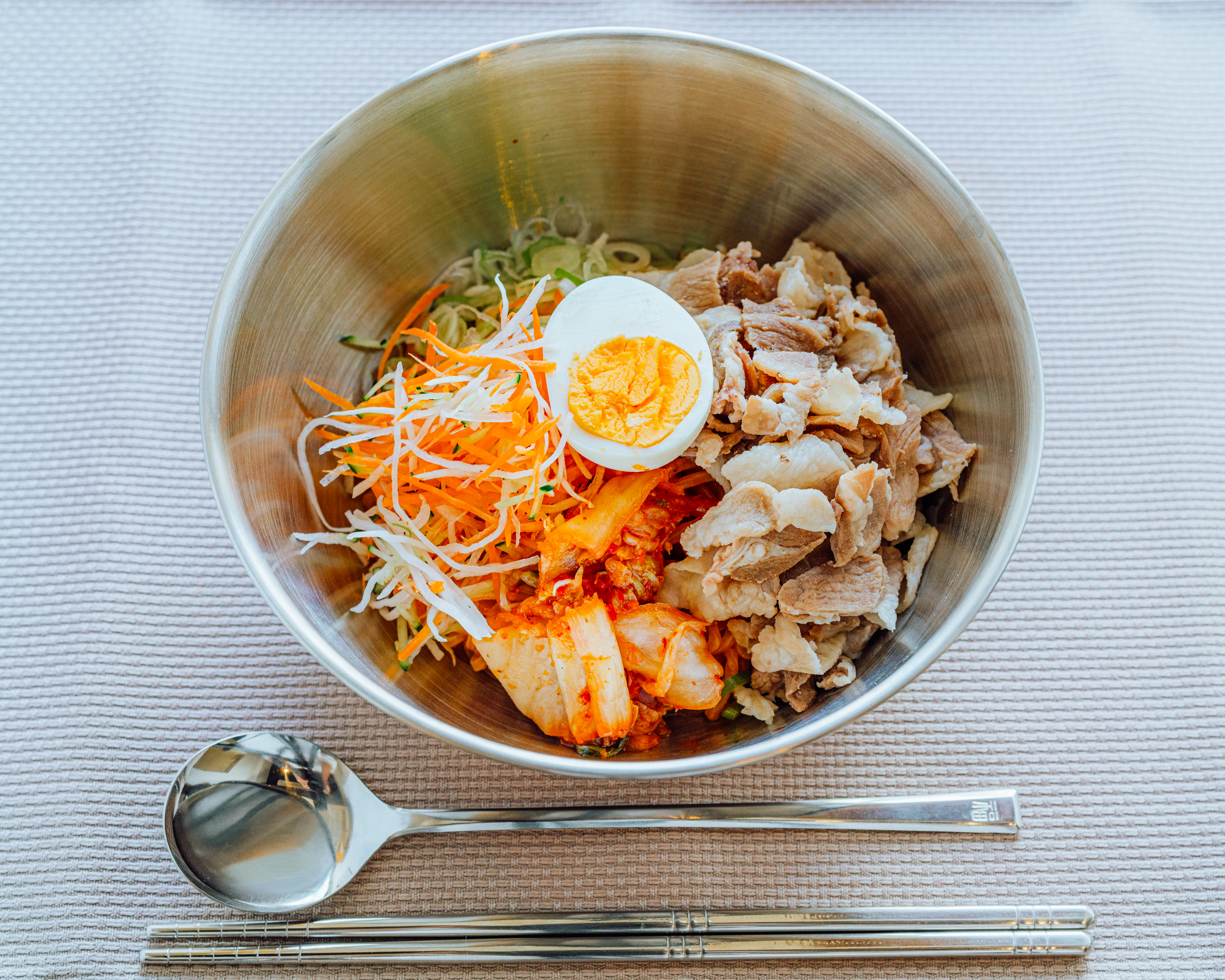 東京冷麺スタンド 冷しゃぶビビン麺 Pork Bibim Noodles