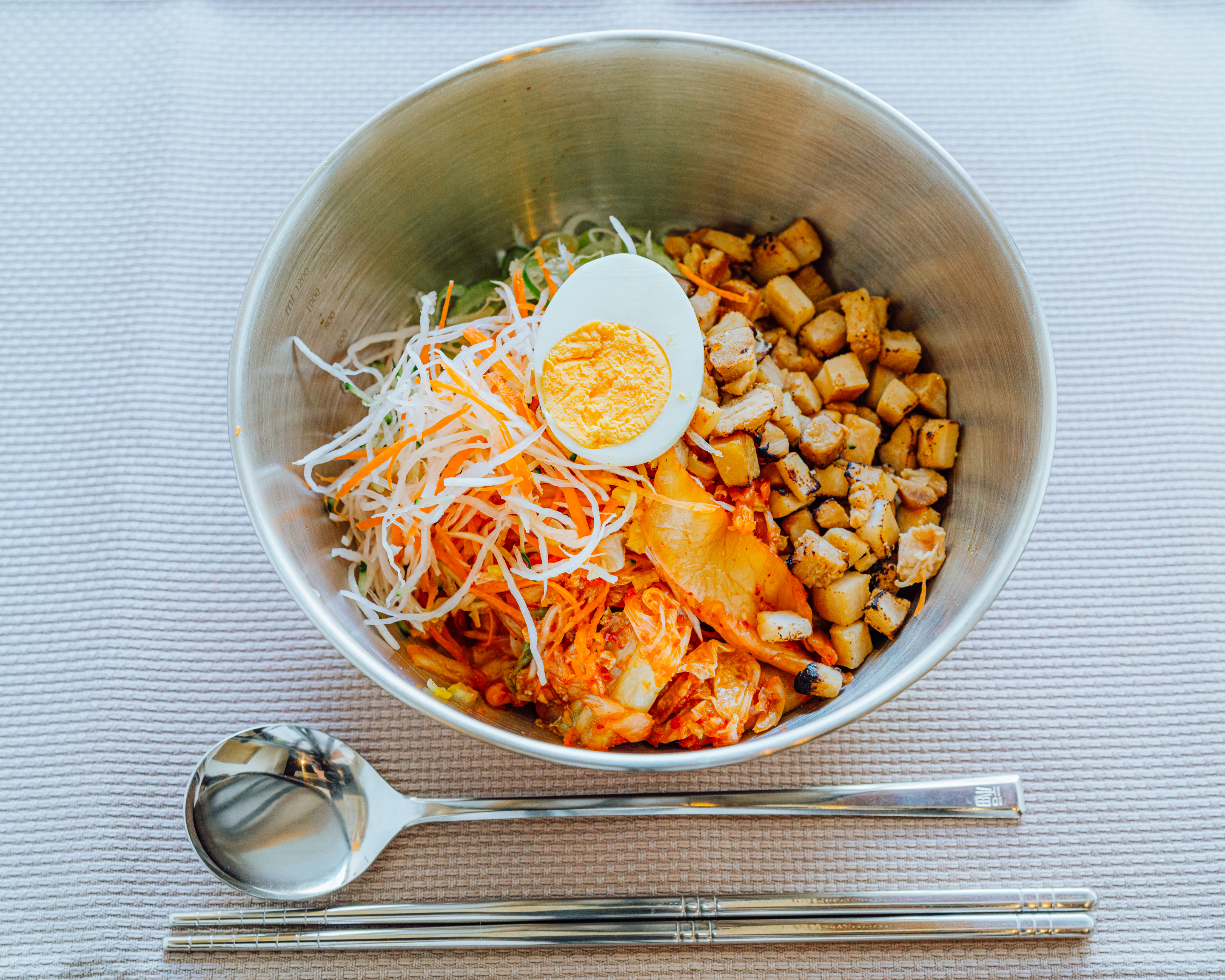 東京冷麺スタンド チャーシュービビン麺 Roasted Pork Fillet Bibim Noodles