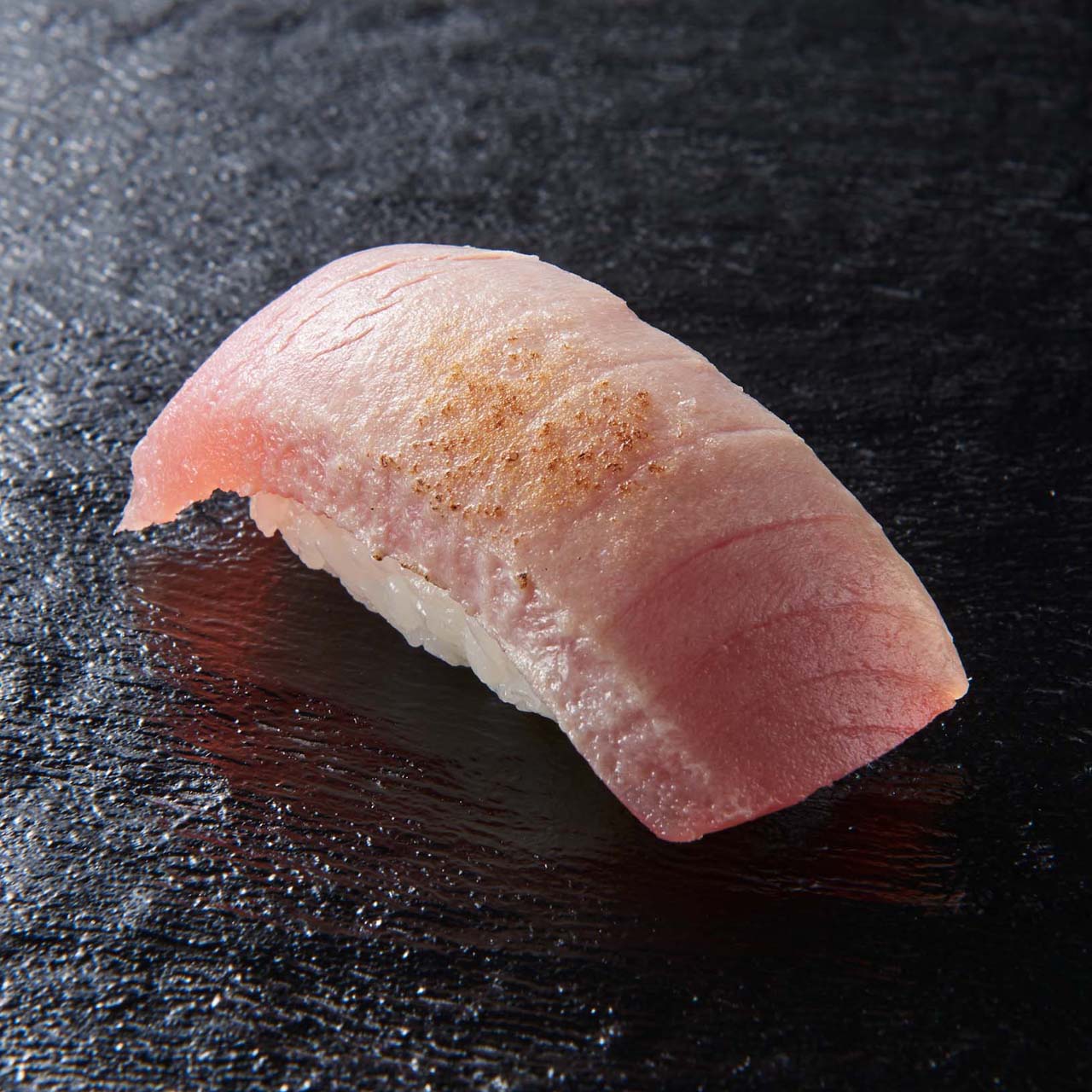 小僧寿し 単品 炙りまぐろ