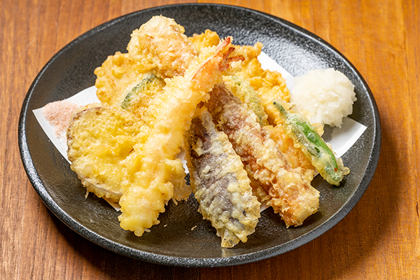 山下本気うどん 天ぷら盛り合わせ Assorted Tempura Platter