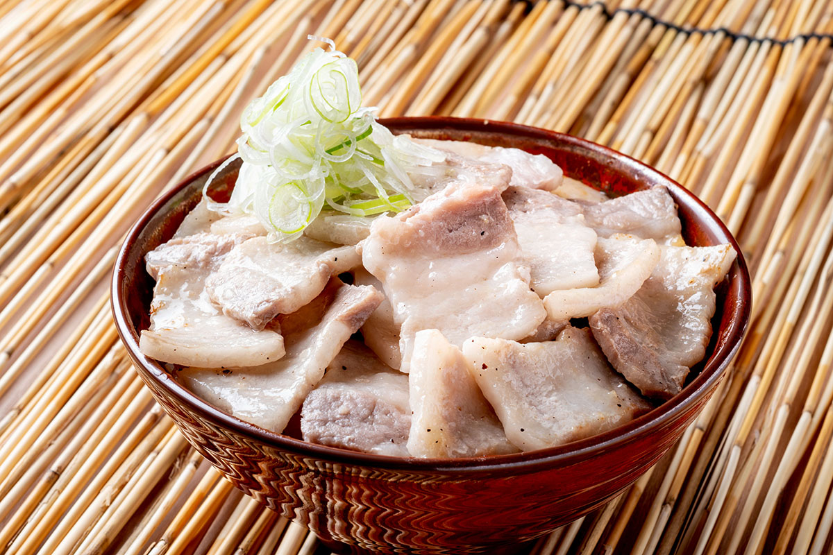 韓国カルビ丼とスンドゥブ 洞山 デジカルビ丼(塩だれ)