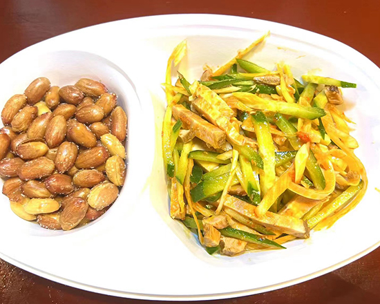 餃子酒場 ピーナッツ揚げとネギチャーシュー