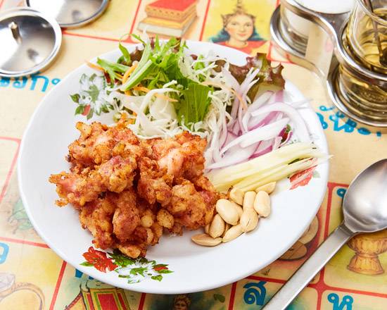 バンコックポニー食堂 แหนมเอ็นไก่ทอด 東北名物・酸味軟骨揚げ Issan-Style Fried Sour Chicken Cartilage
