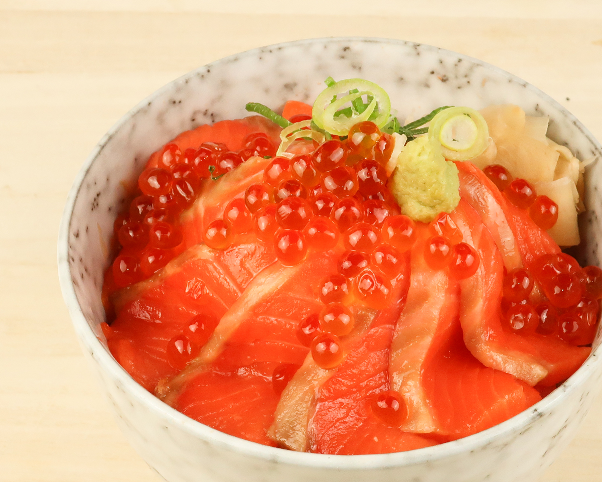 サーモン好きに贈る丼 千壽サーモン 【期間限定20%OFF】ねぎとろを閉じ込めた、サーモンとイクラのドーム丼