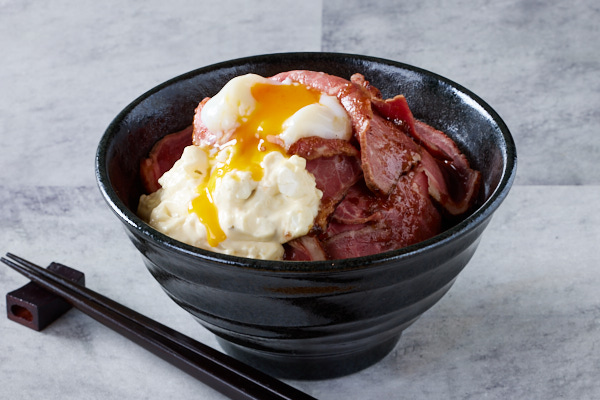 濃厚ローストビーフとハラミ丼「タルビー」 【肉増し1.5倍】温玉タルタルローストビーフ丼 Large Tartar Soft-Boiled Egg Roast Beef Bowl