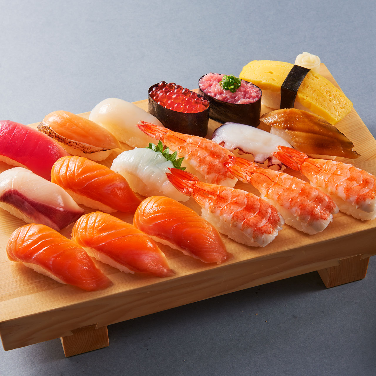 茶月 【茶月】サーモン＆えびメガ盛