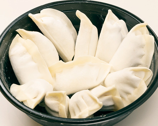 トクベツ。 トクベツ価格の冷凍肉汁餃子12個