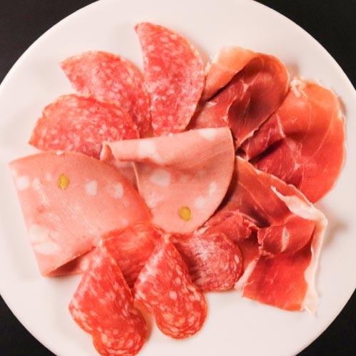 トラットリア クアルト 生ハムとサラミの盛り合わせ