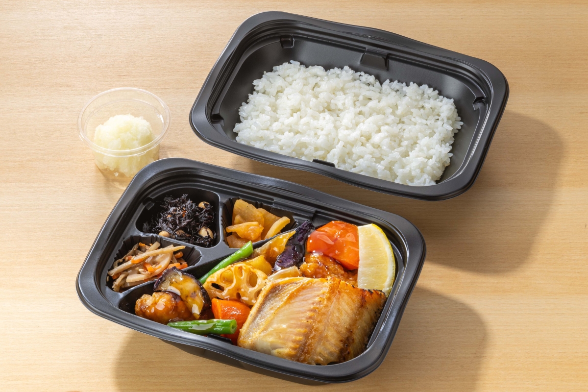 大戸屋 鶏黒酢あんとほっけ弁当