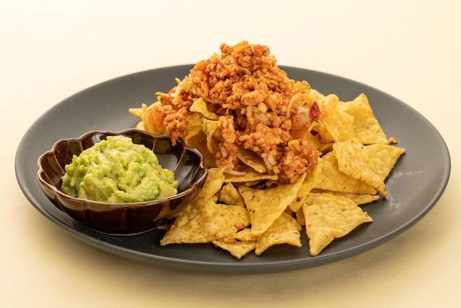 東京タコライス ナチョス(アボカドソース) Nachos (avocado sauce)