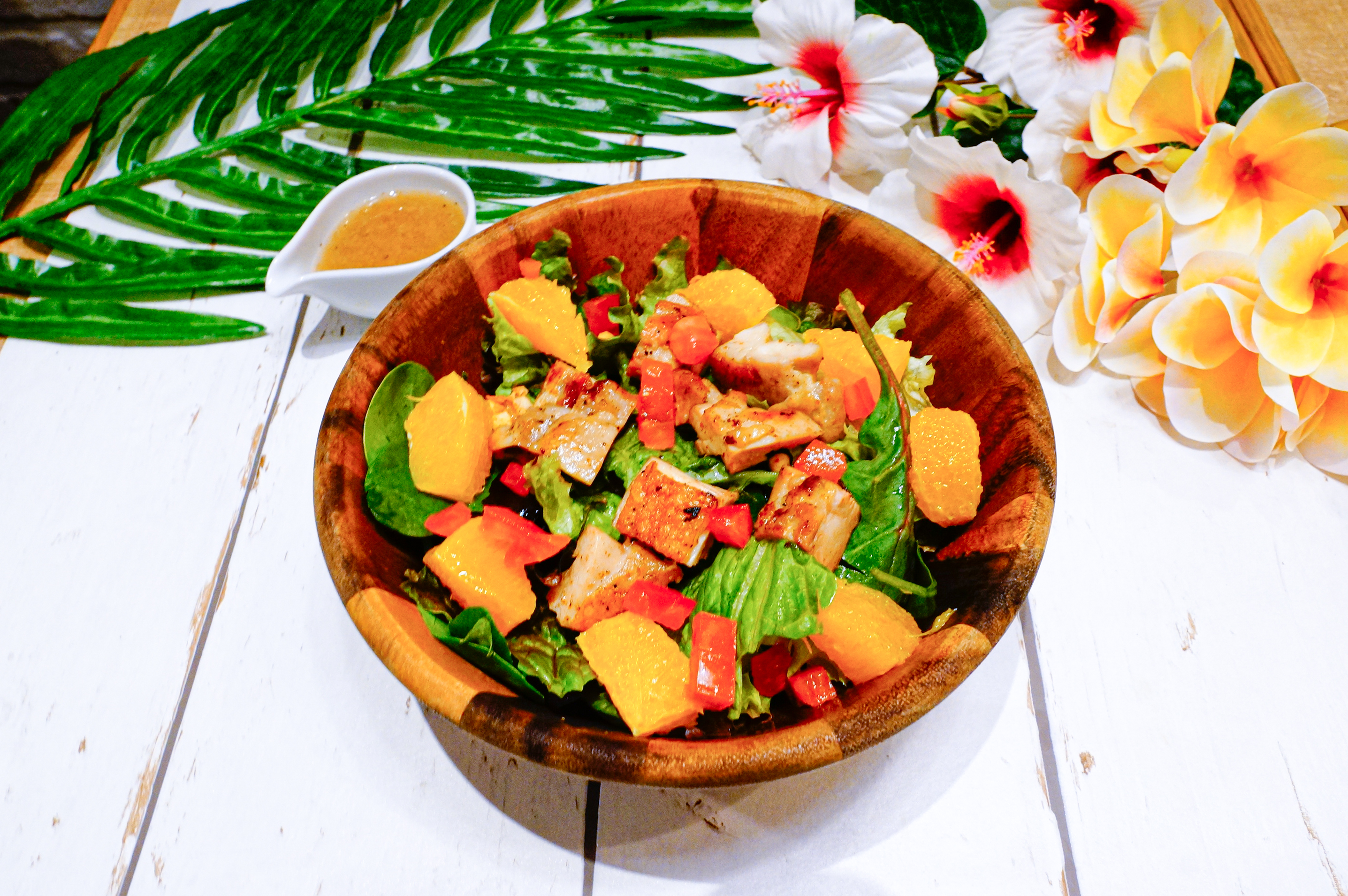 モアナキッチンカフェ グリルチキンとオレンジのサラダ