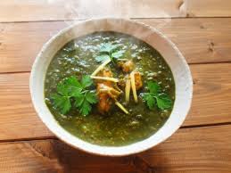 プジャ ほうれん草とチキンのカレー