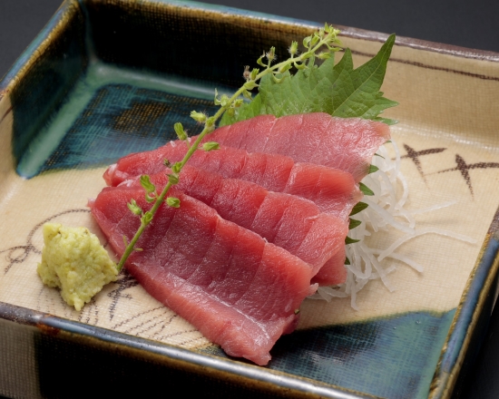 板前寿司 天然本まぐろ 中とろ刺身(4切) Fresh Wild Bluefin Fatty Tuna Sashimi(4 pieces)