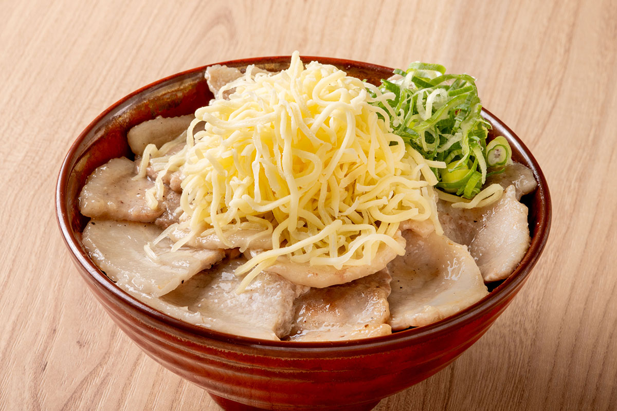 韓国カルビ丼とスンドゥブ 洞山 チーズデジカルビ丼(塩だれ)