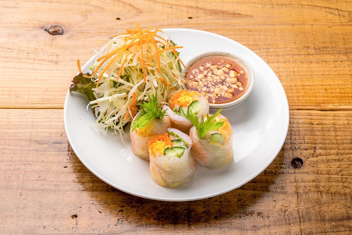 バンコックポニー食堂 ปอเปี๊ยะสด 生春巻き(1本) Raw Spring Rolls(one piece)