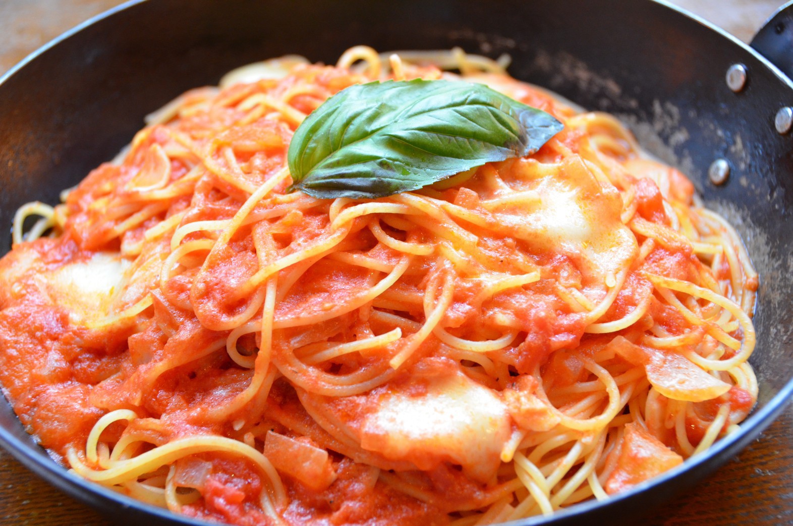 ココイロカフェ モッツアレラファンタジー【トマトソース】