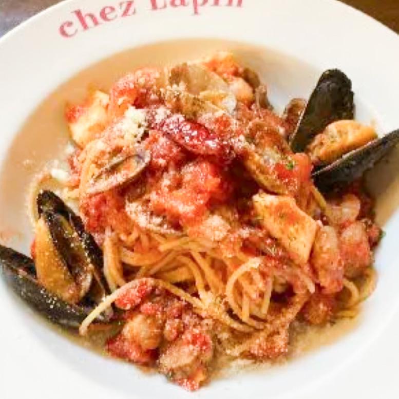 トラットリア シェ ラパン 人気！魚介のペスカトーレロッソ トマトソーススパゲッティ