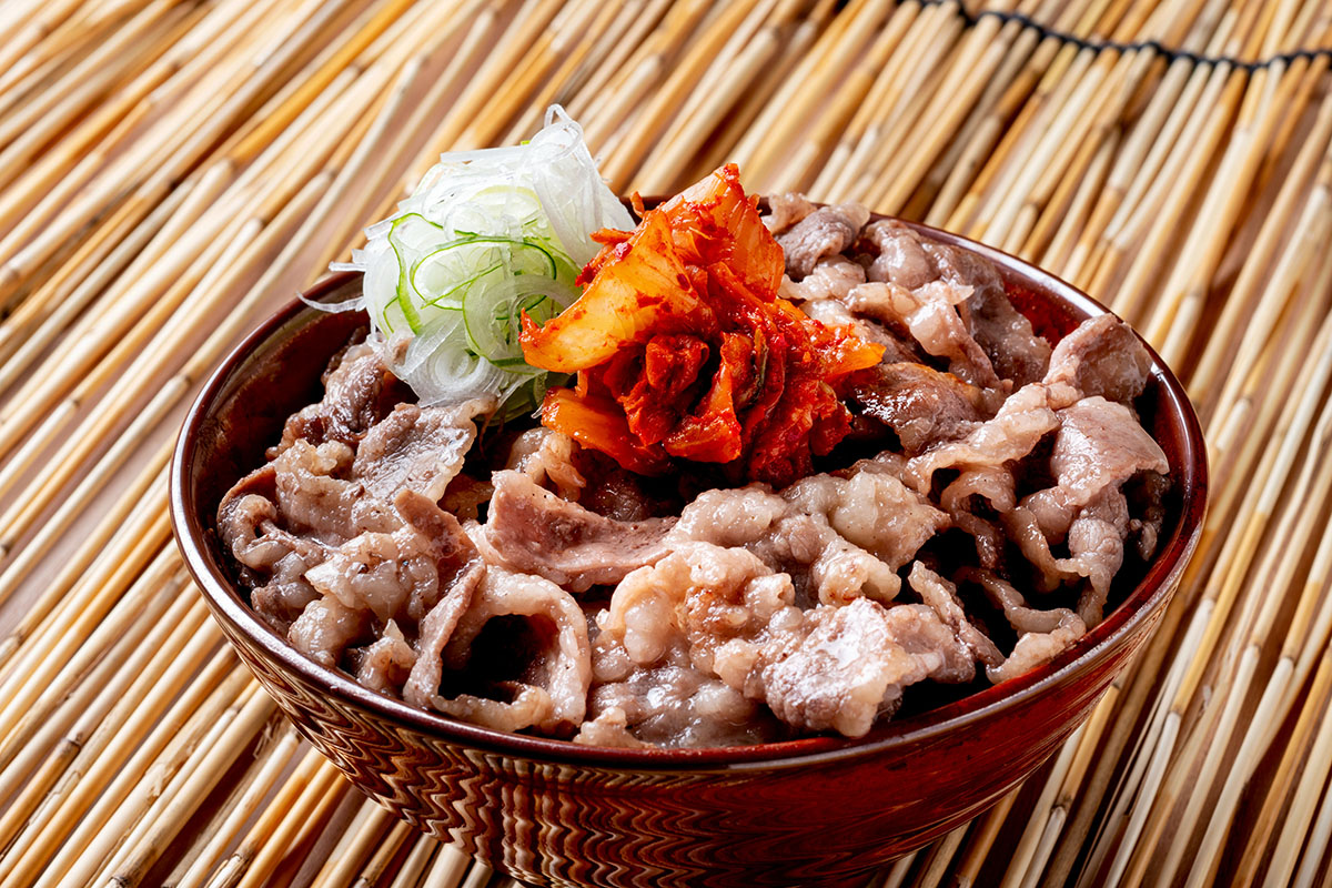 韓国カルビ丼とスンドゥブ 洞山 キムチ牛カルビ丼(塩だれ)