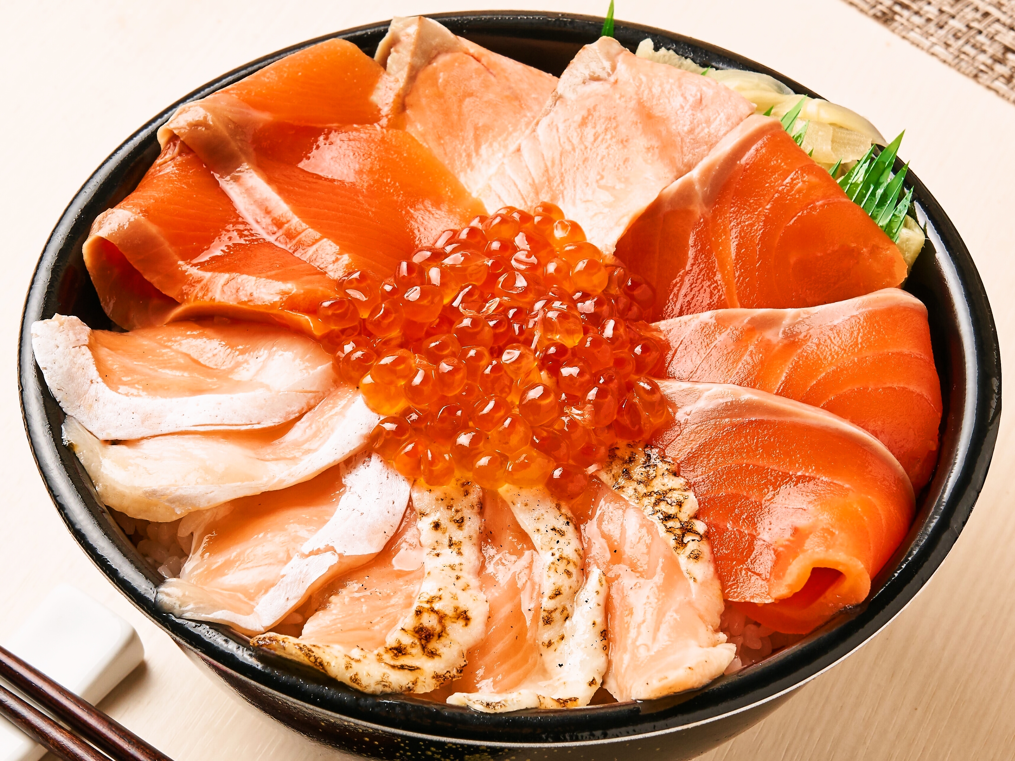 魚丼 サーモン家族丼 (162) Salmon Family Rice Bowl