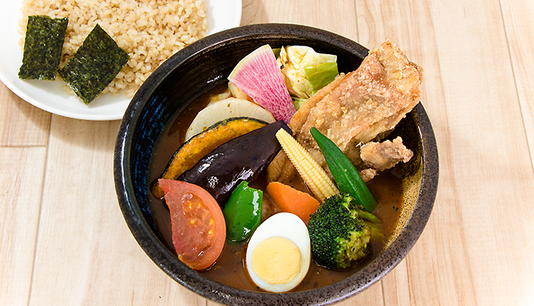 カレー食堂 心 塩ザンギとたっぷり野菜のスープカレーFried chicken and vegetable soup curry