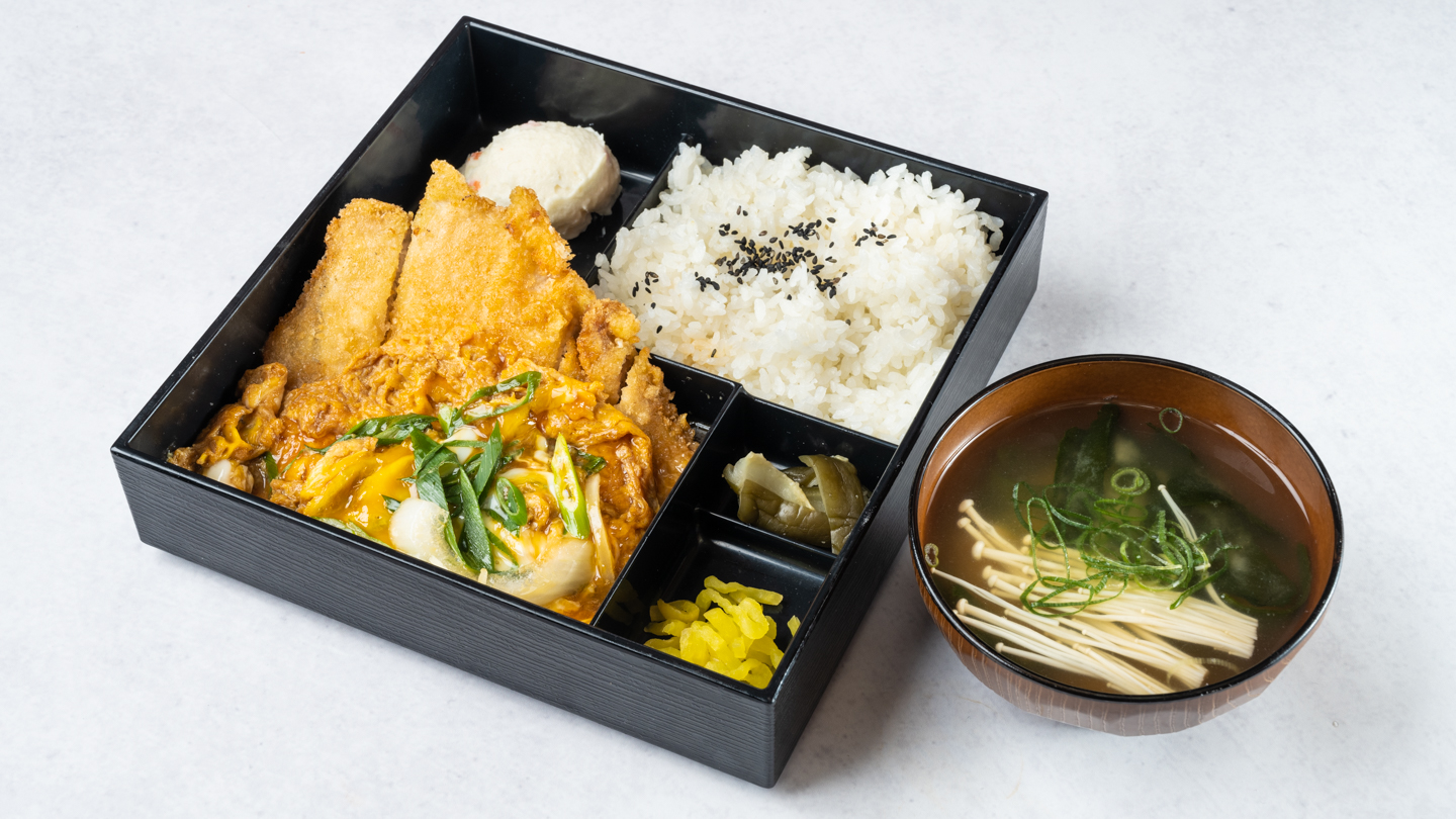 小雀弥 -こがらや- カツ玉弁当(味噌汁付)