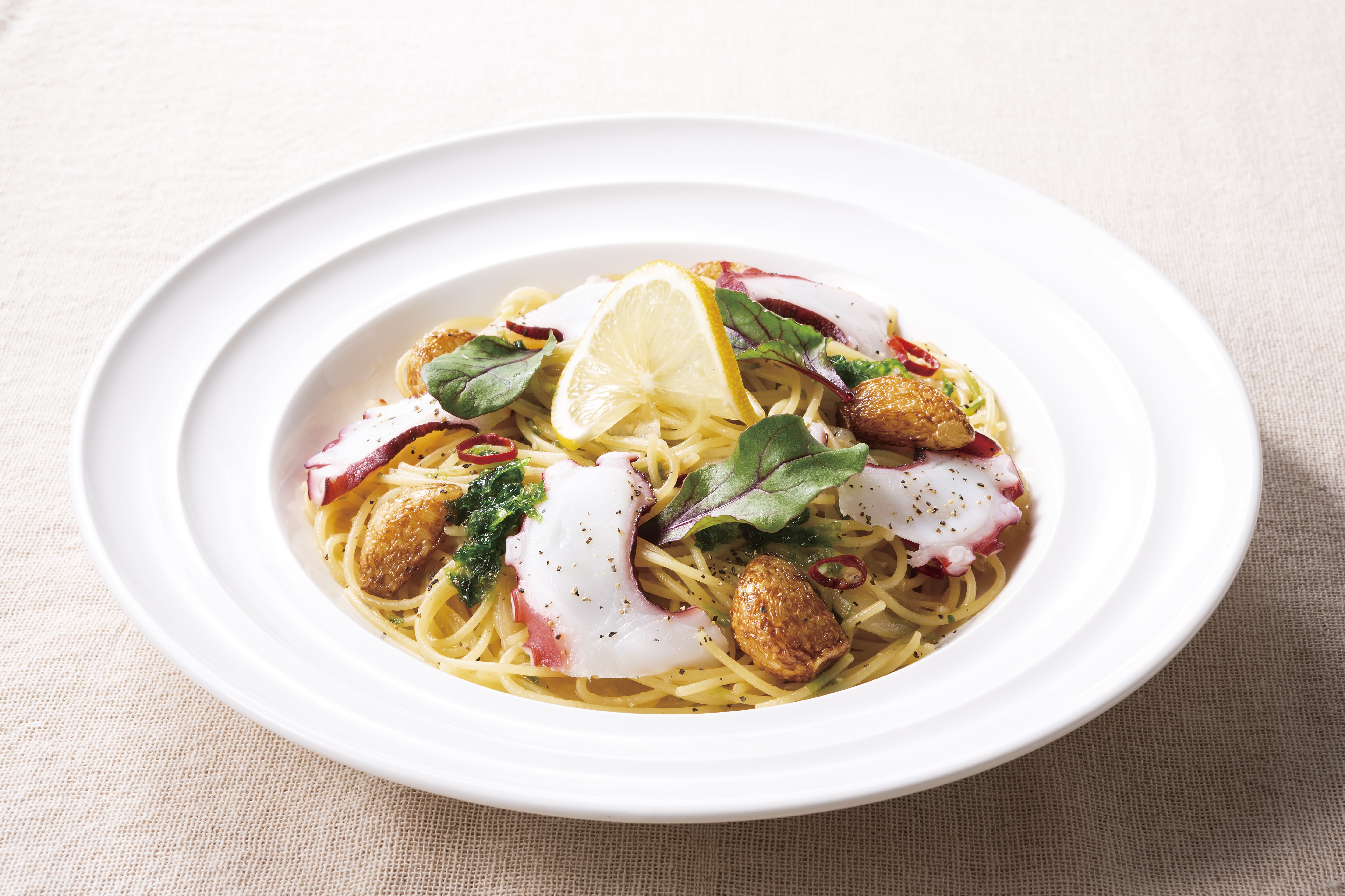 タパス&タパス 真タコと揚げにんにくのペペロンチーノ