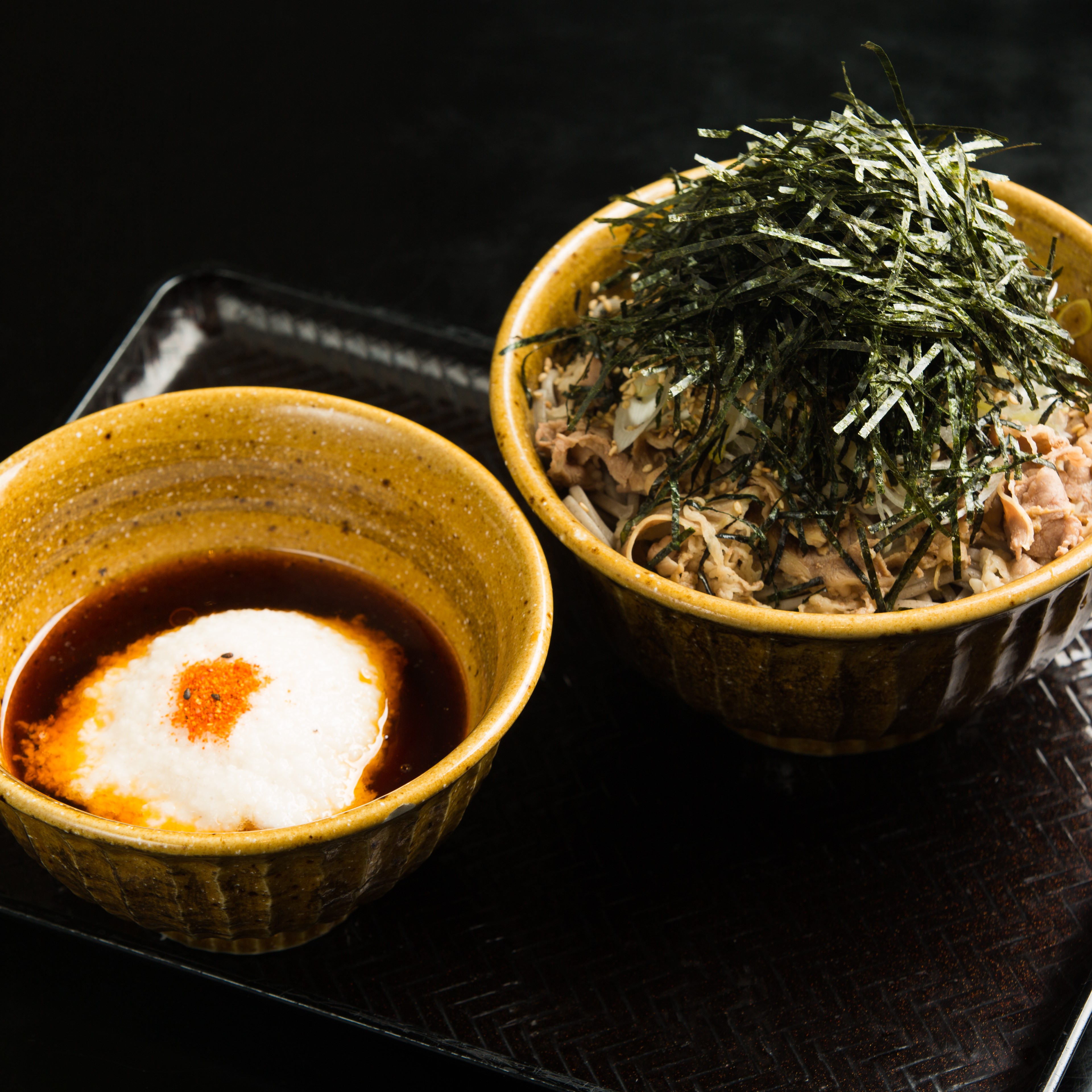 なぜ蕎麦にラー油を入れるのか。人気No.5 とろろポーク肉そば Grated Yam and Pork Soba