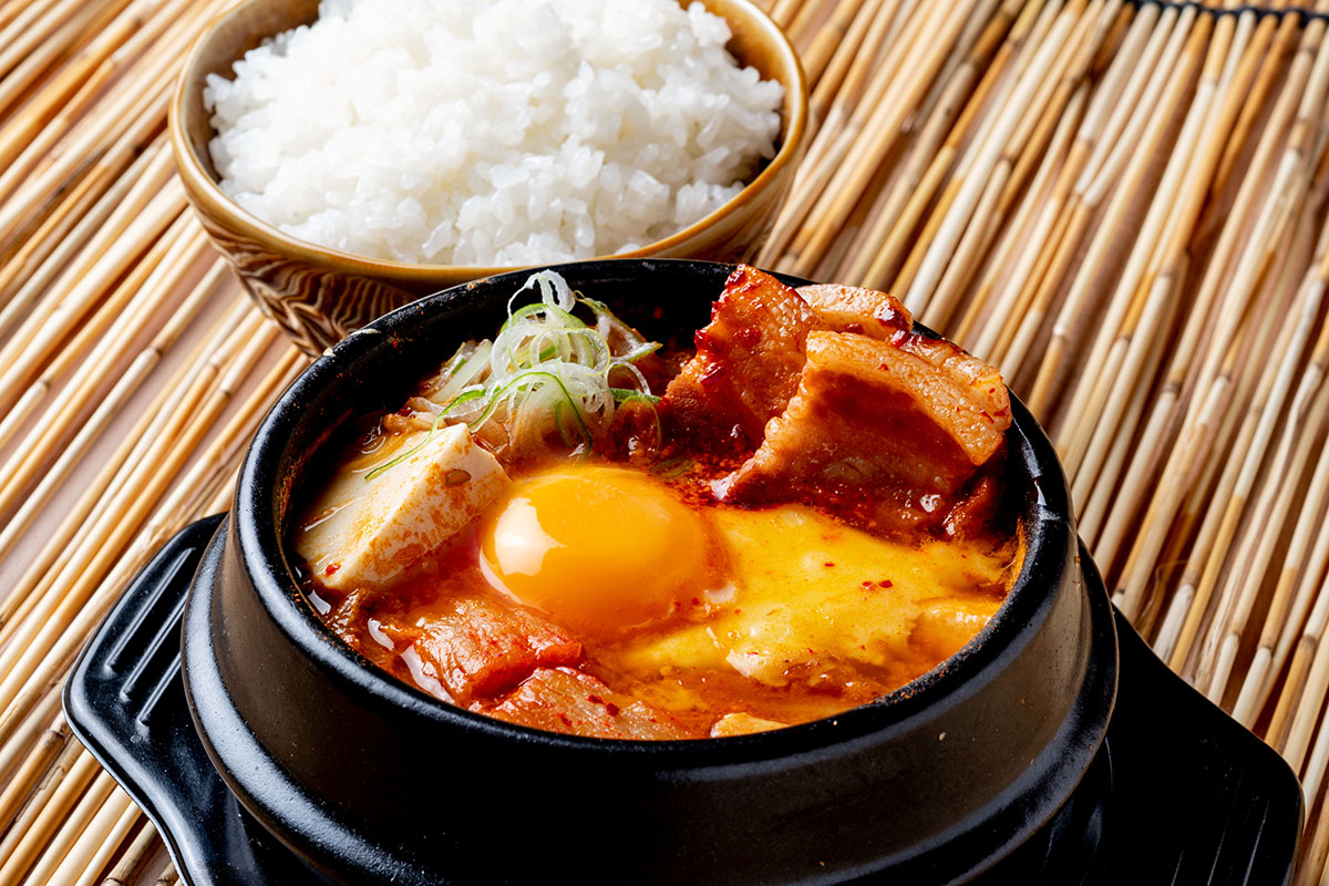 韓国カルビ丼とスンドゥブ 洞山 豚チーズスンドゥブ～ごはん付き～