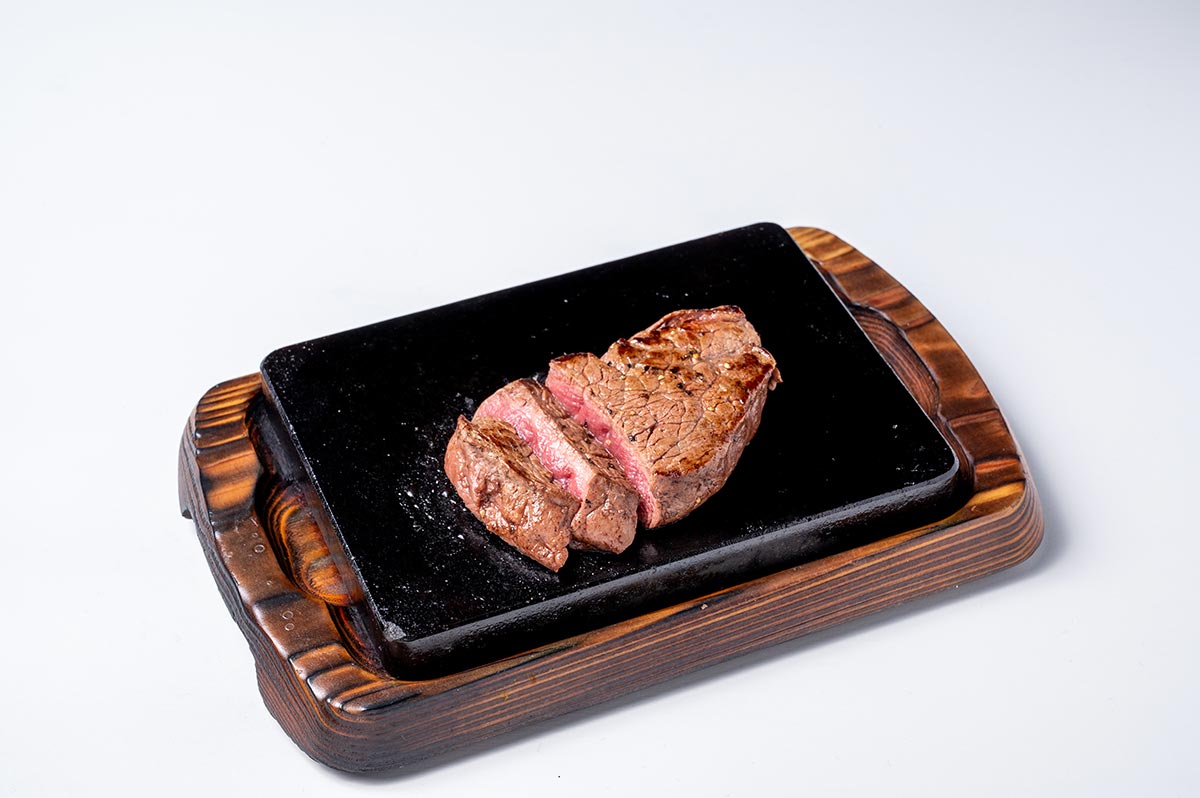 やっぱりステーキ ヒレステーキ100g(スープ・サラダ・ごはん付)