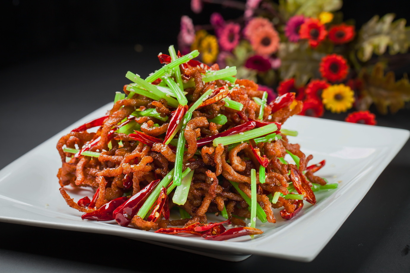 永利 豚肉細切りと香菜の辛口炒め