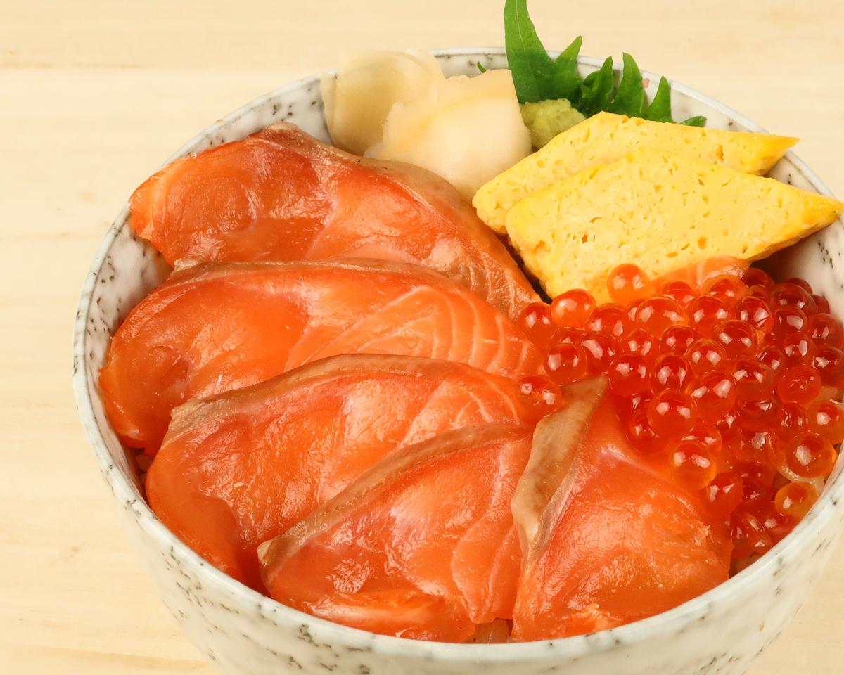 いくら丼専門店 赤いキャビア 【期間限定20%OFF】生サーモン親子丼