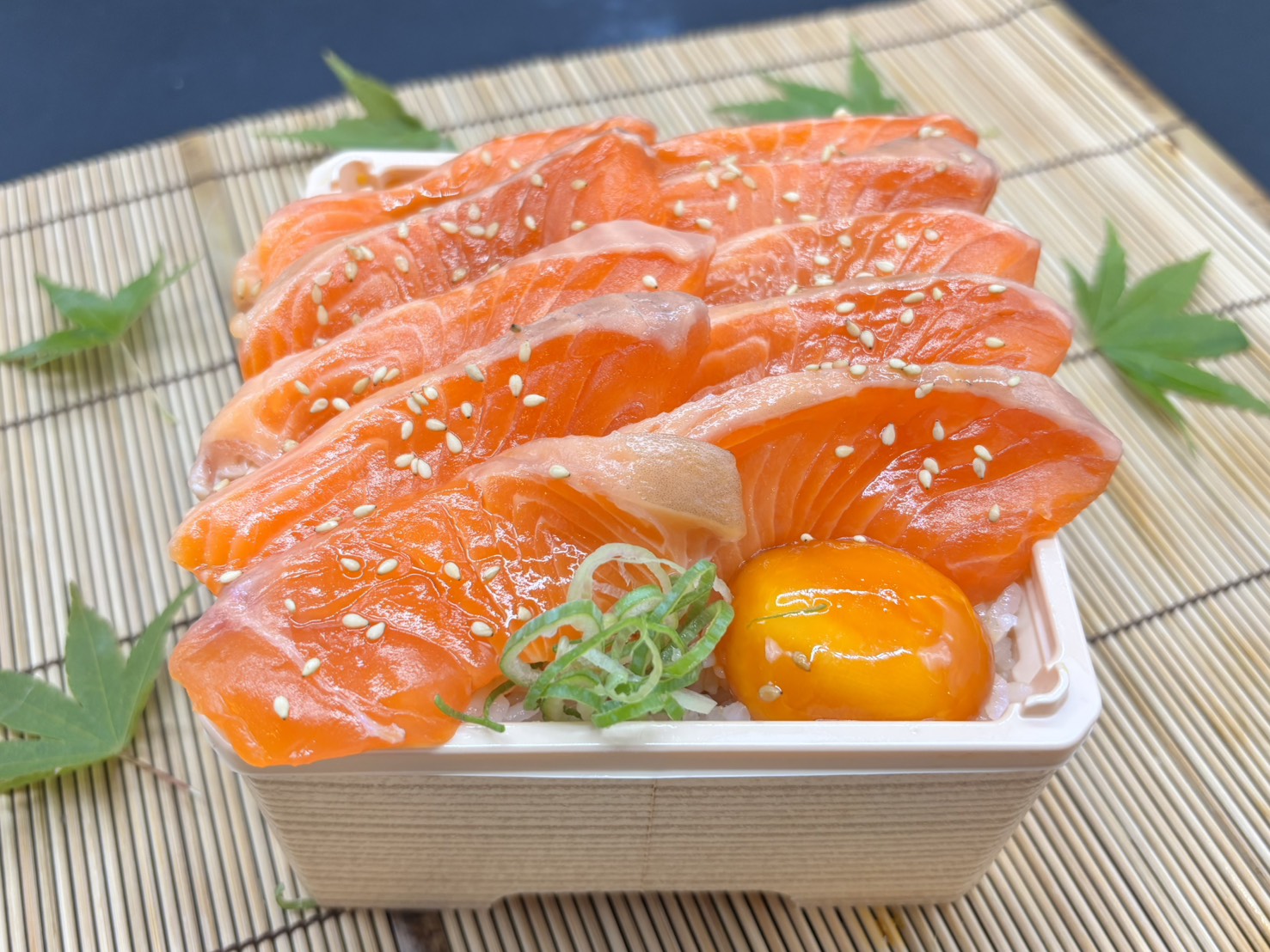 がんこ サーモンの熟成漬け丼(ネタ倍盛り) Aged marinated salmon rice bowl (double topping)