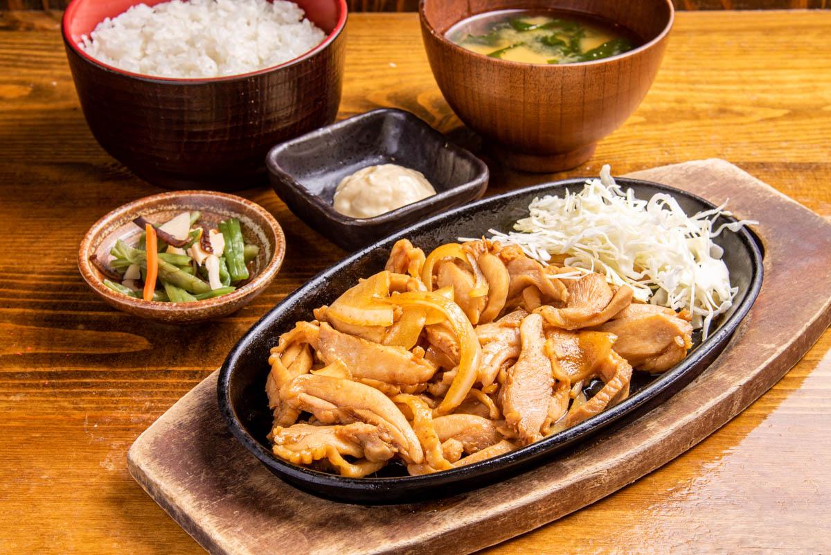 しんぱち食堂 鶏の生姜焼き定食