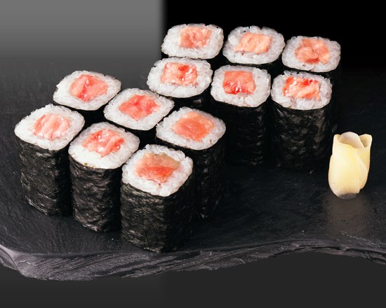 ちよだ鮨 まぐろたたき巻（２本）