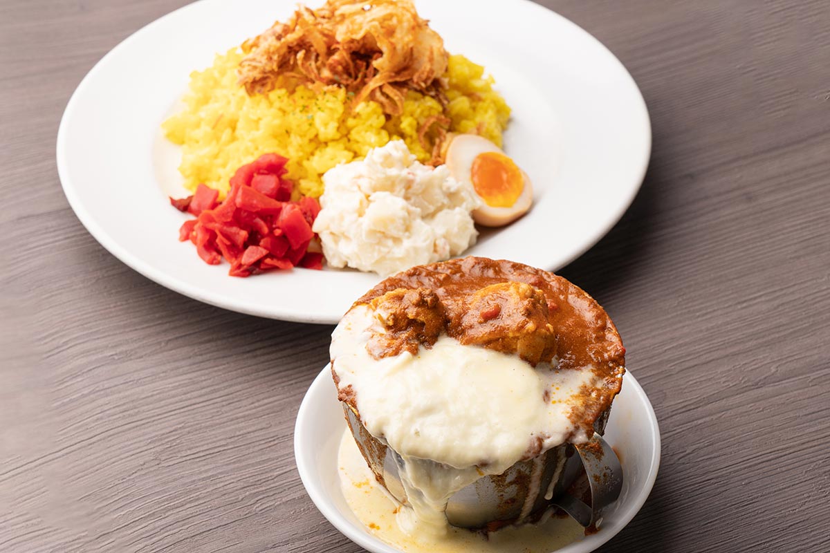 カレーは飲み物。 チーズのせ赤い鶏カレー